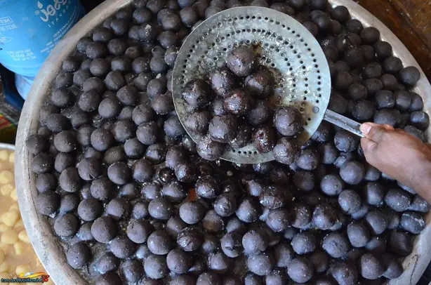 Foto von Bengalisches Chhenabara Konfekt – fertig angerichtet