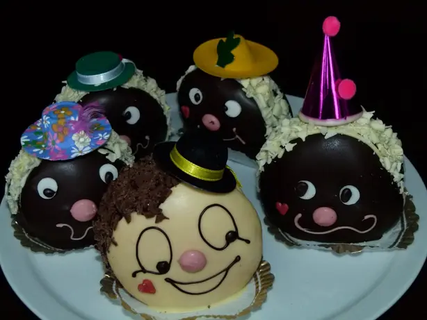 Foto von Klassischer Othello-Mohrenkopf – fertig angerichtet