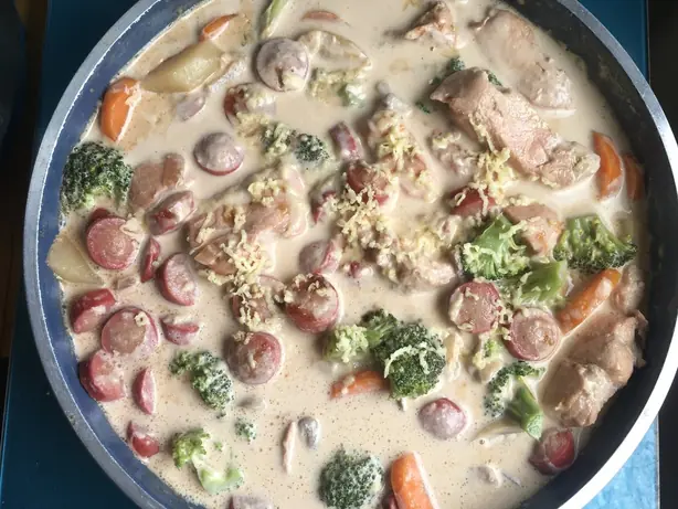 Foto von Philippinisches Chicken Pastel – fertig angerichtet