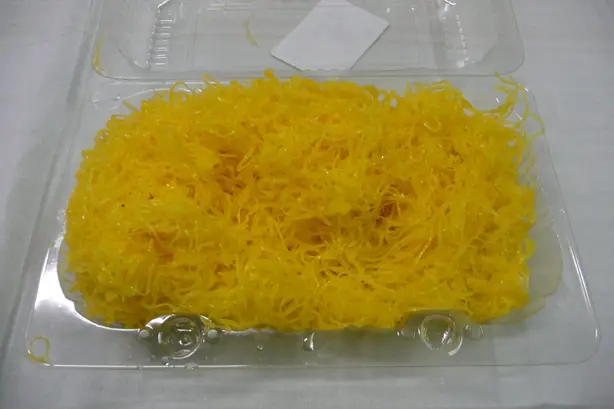 Foto von Portugiesische Fios de Ovos klassisch – fertig angerichtet