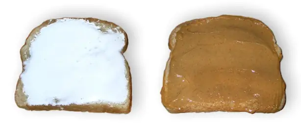 Foto von Fluffernutter Sandwich klassisch – fertig angerichtet