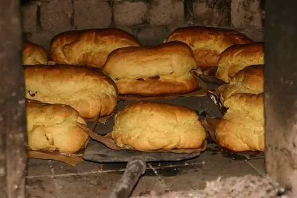 Foto von Portugiesisches Süßbrot (Massa Sovada) – fertig angerichtet