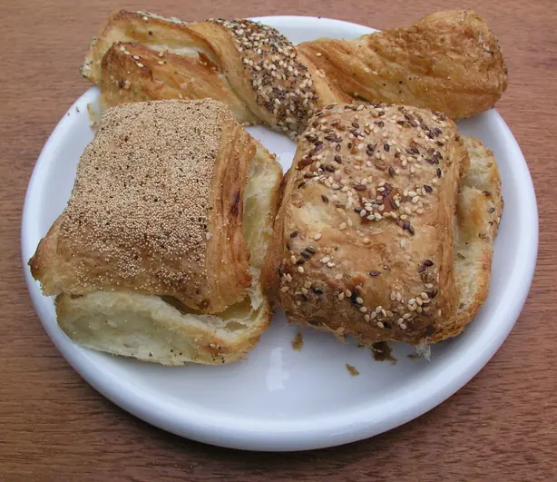 Foto von Klassische Dänische Tebirkes – fertig angerichtet