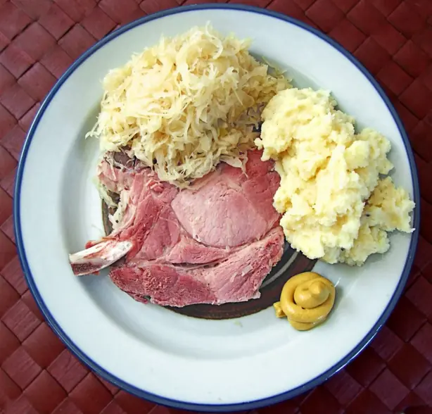 Foto von Hessische Frankfurter Rippchen klassisch – fertig angerichtet