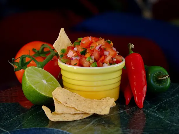 Foto von Mexikanische Pico de Gallo Salsa – fertig angerichtet