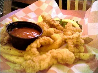 Fried Gator Tail (505318016) – Foto: Stephen Witherden (CC BY 2.0)