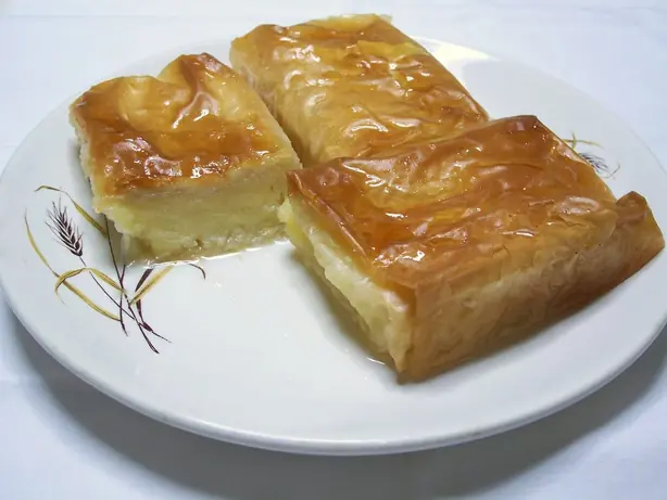 Foto von Griechisches Galaktoboureko Klassisch (2) – fertig angerichtet