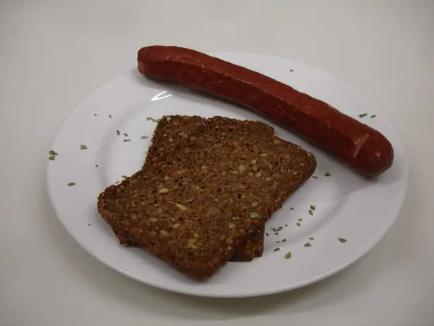 Foto von Sauerländer Pfefferwurst hausgemacht – fertig angerichtet