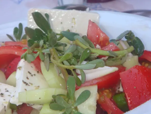 Foto von Griechischer Bauernsalat Choriatiki – fertig angerichtet