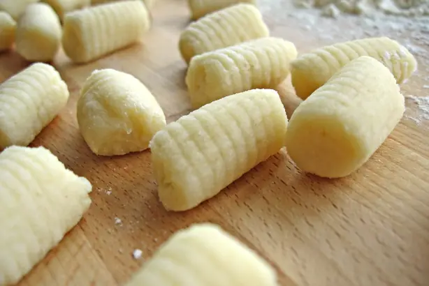 Foto von Klassische Gnocchi di patate – fertig angerichtet