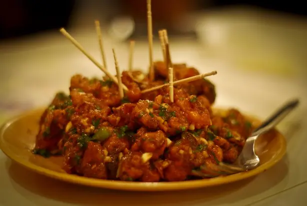 Foto von Indo-Chinesisches Chicken Manchurian – fertig angerichtet