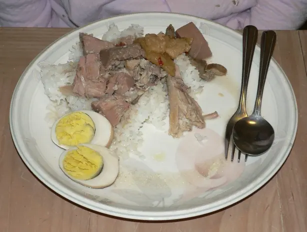 Foto von Klassisches Gudeg aus Yogyakarta – fertig angerichtet