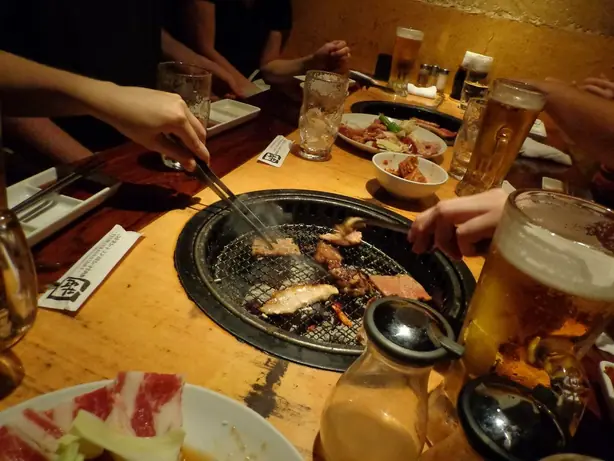 Foto von Japanisches Yakiniku Grillfleisch – fertig angerichtet