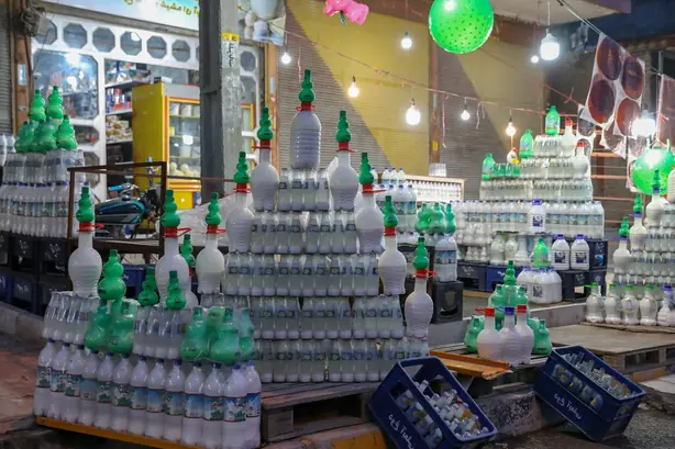 Foto von Klassisches Persisches Doogh – fertig angerichtet