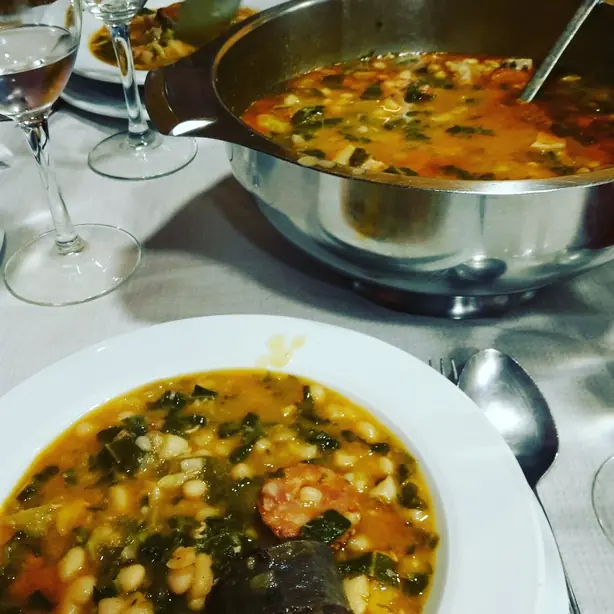 Foto von Kantabrischer Cocido montañés – fertig angerichtet