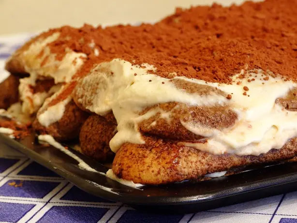 Foto von Klassisches Italienisches Tiramisu – fertig angerichtet