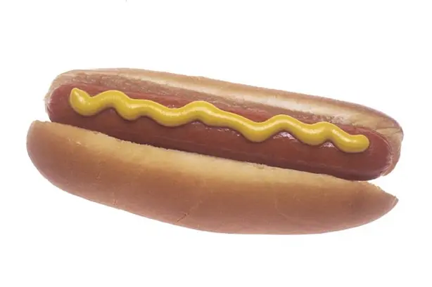 Foto von Klassischer Amerikanischer Hotdog – fertig angerichtet