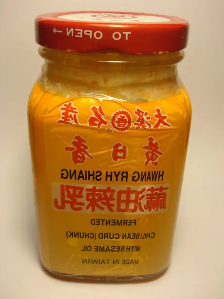 Foto von Kantonesischer Wasserspinat mit fermentiertem Tofu – fertig angerichtet