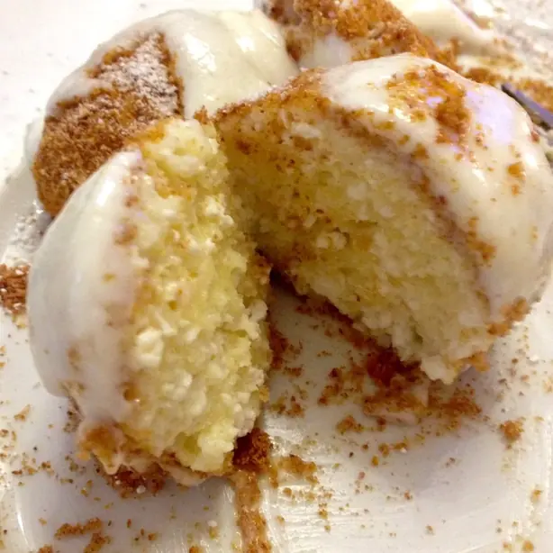 Foto von Ungarische Túrógombóc Klassisch – fertig angerichtet