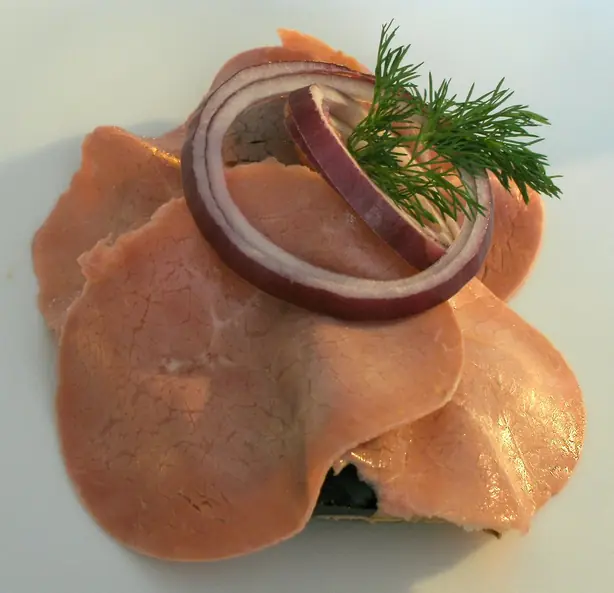 Foto von Klassisches Dyrlægens natmad – fertig angerichtet