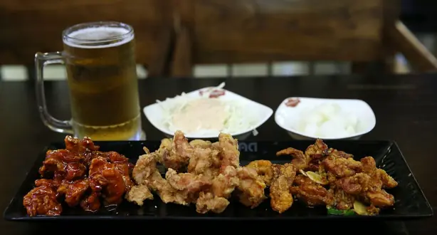 Foto von Klassisches Koreanisches Chimaek – fertig angerichtet