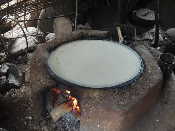 Foto von Äthiopisches Teff-Fladenbrot Injera (3) – fertig angerichtet