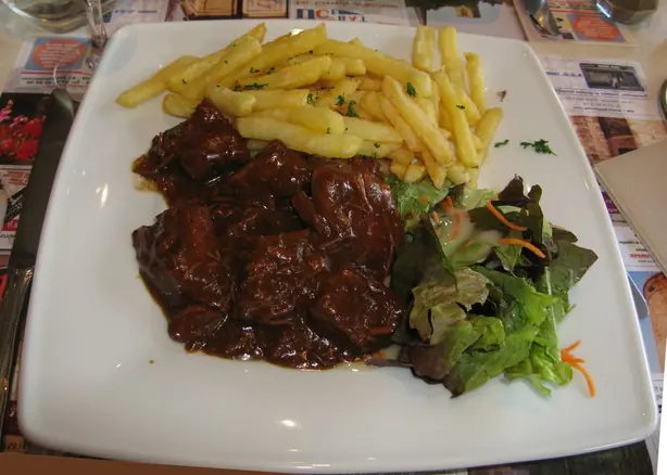 Foto von Klassische Carbonade Flamande – fertig angerichtet