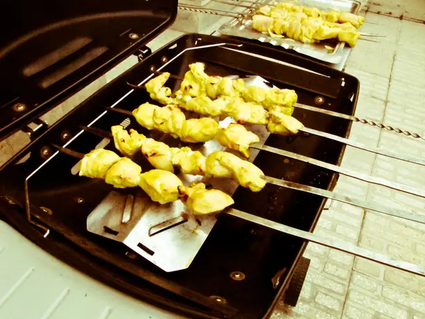 Foto von Persisches Dschudsche Kabāb Klassisch – fertig angerichtet