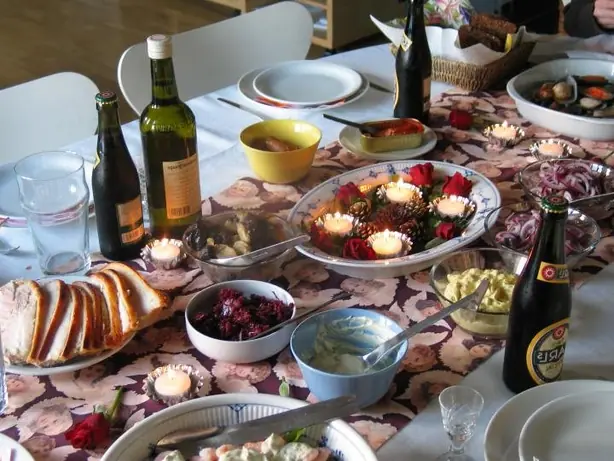 Foto von Dänisches Julefrokost Buffet klassisch – fertig angerichtet