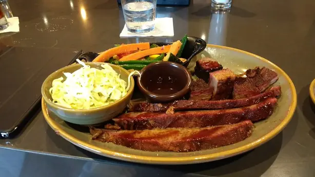 Kansas City brisket and burnt ends dinner – Foto: Whoisjohngalt (CC BY-SA 4.0)
