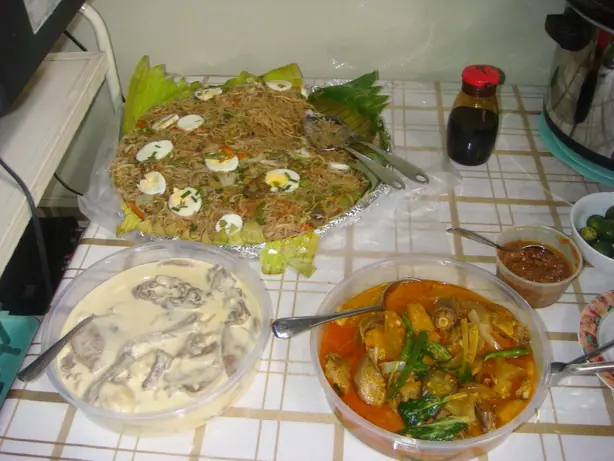 Foto von Philippinisches Kare-Kare Klassisch (2) – fertig angerichtet