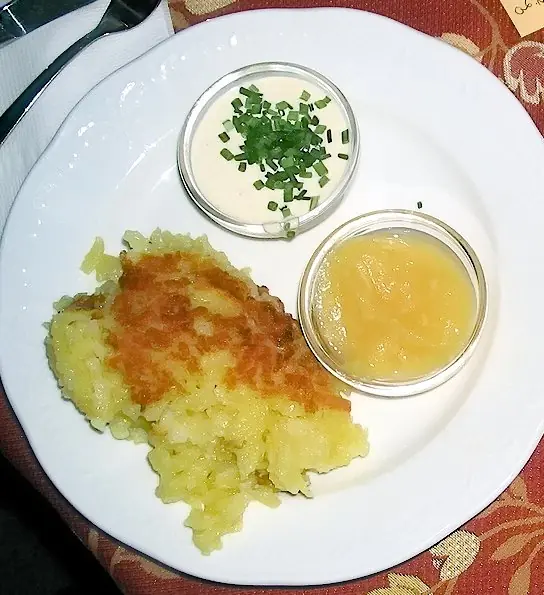 Foto von Bayerischer Kartoffelschmarrn klassisch – fertig angerichtet