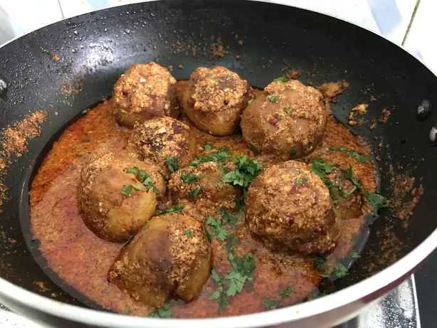 Foto von Kashmiri Dum Aloo Klassisch – fertig angerichtet