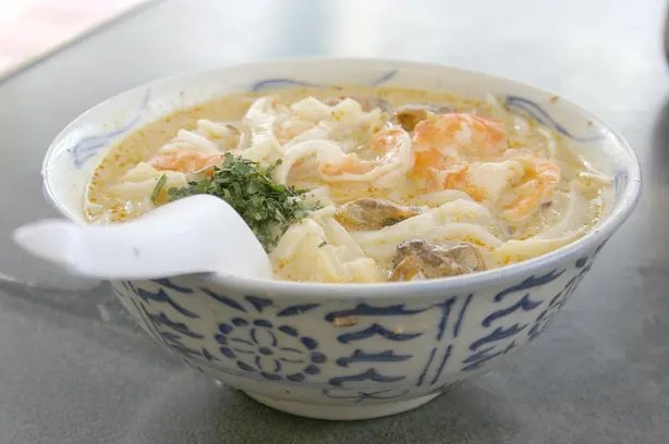 Foto von Malaysische Curry Laksa Lemak – fertig angerichtet