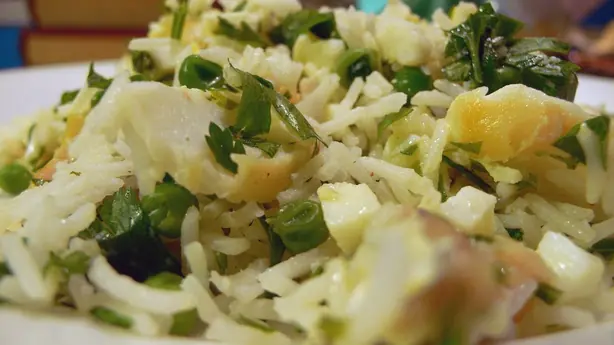 Foto von Klassisches Anglo-Indisches Kedgeree – fertig angerichtet