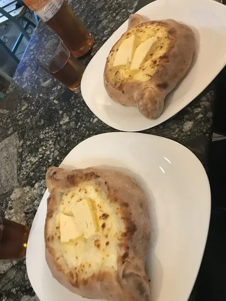 Foto von Georgisches Chatschapuri Imeruli – fertig angerichtet