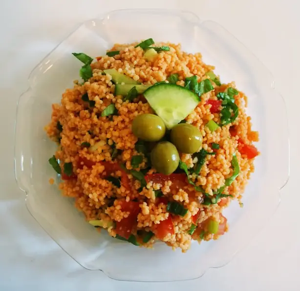 Foto von Türkischer Bulgursalat Kısır Klassisch – fertig angerichtet