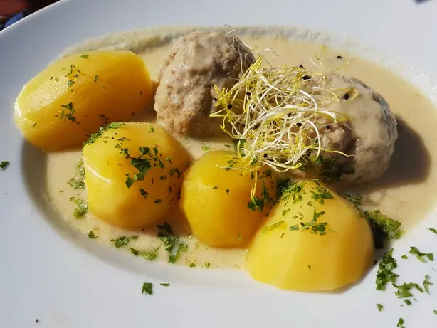 Foto von Königsberger Klopse – fertig angerichtet