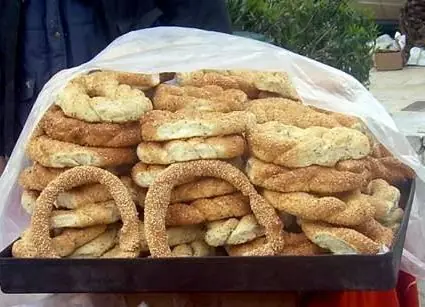 Foto von Türkische Simit Sesamringe klassisch – fertig angerichtet