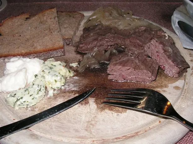 Foto von Französische Knoblauchbutter klassisch – fertig angerichtet