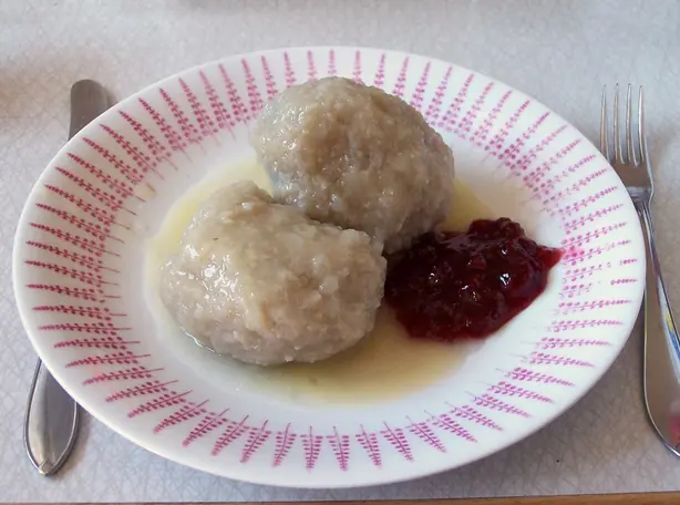 Foto von Schwedische Kroppkakor klassisch – fertig angerichtet