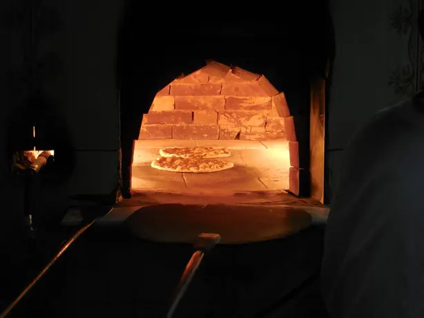 Foto von Emirati Chicken Machboos Klassisch – fertig angerichtet