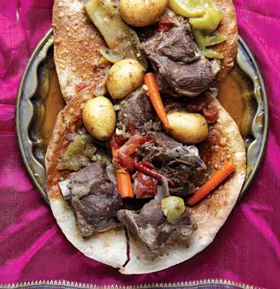 Foto von Klassisches Arabisches Tharid – fertig angerichtet