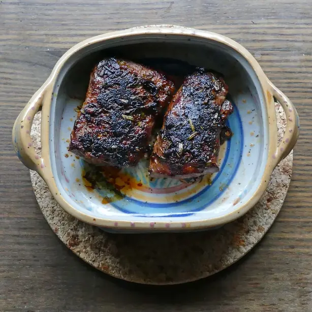 Foto von Spargel-Kartoffel mit Lamm – fertig angerichtet