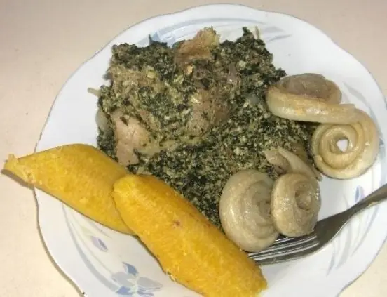 Foto von Kamerunischer Ndolé-Eintopf Klassisch – fertig angerichtet