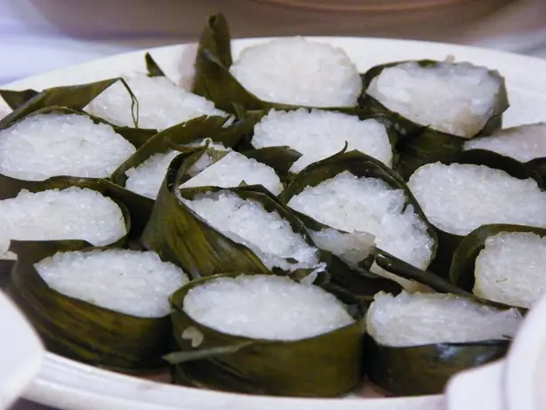Foto von Malaysischer Bambusreis Lemang – fertig angerichtet