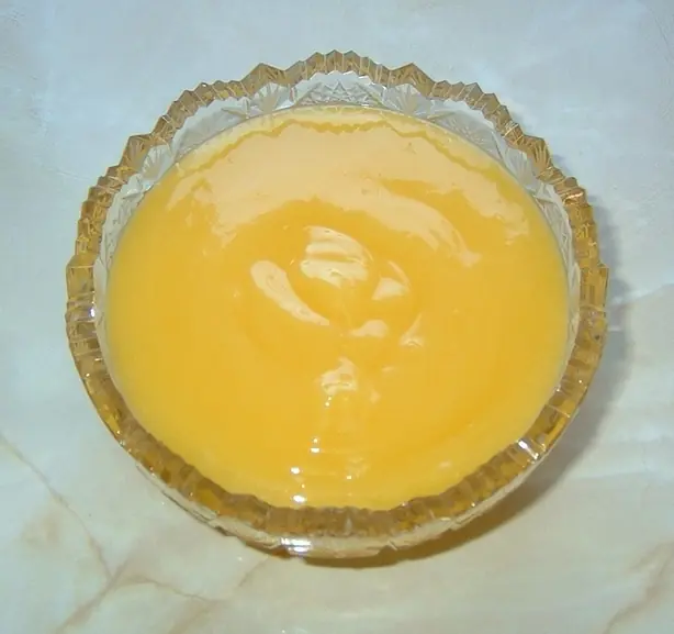 Foto von Klassischer Englischer Lemon Curd – fertig angerichtet