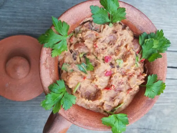 Foto von Georgisches Lobio mit Walnüssen – fertig angerichtet