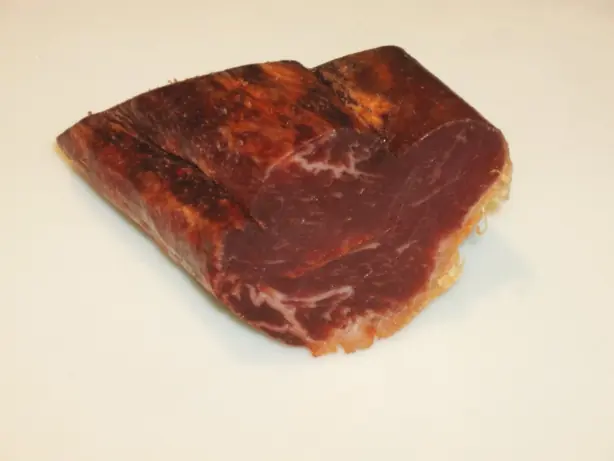 Foto von Spanisches Lomo Embuchado hausgemacht – fertig angerichtet