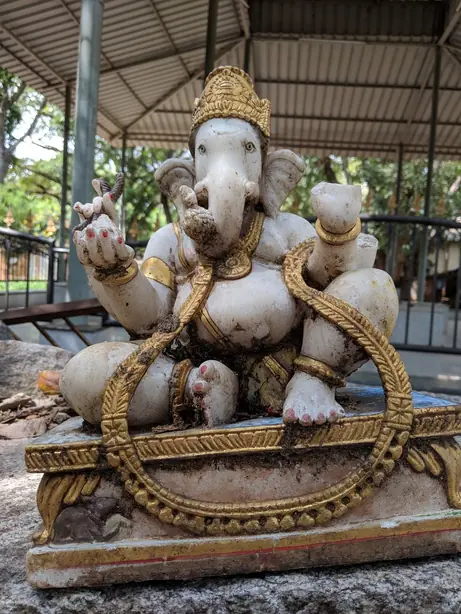 Lord Ganesha white stone – Foto: Vikazkapoor (CC BY-SA 4.0)